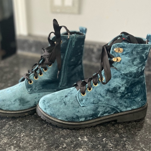Size 7 blue velvet combat boots - Picture 2 of 5